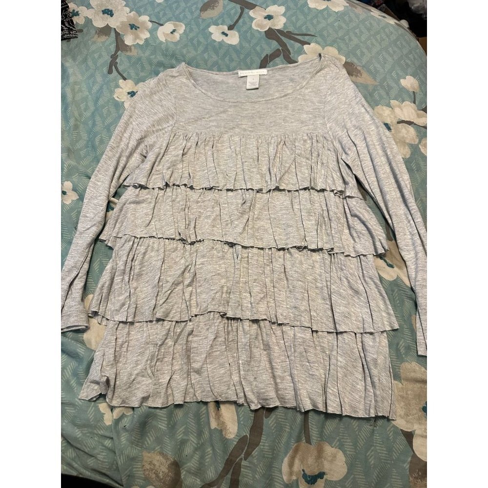 6 FOR $10 Design history small ruffled top